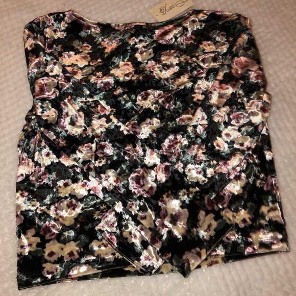 Floral Top - Picture 2 of 3